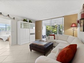 24 Abbey Ln 201, Delray Beach FL 33446