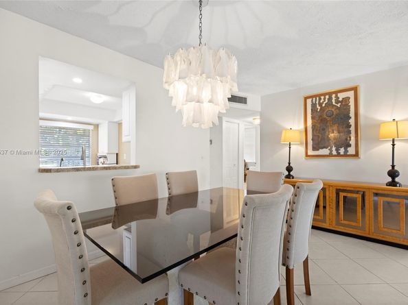 24 Abbey Ln 201, Delray Beach FL 33446