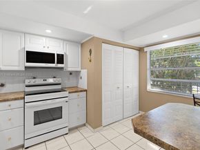 24 Abbey Ln 201, Delray Beach FL 33446