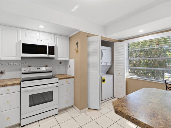 24 Abbey Ln 201, Delray Beach FL 33446