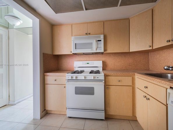 2030 S Ocean Dr 1002, Hallandale Beach FL 33009