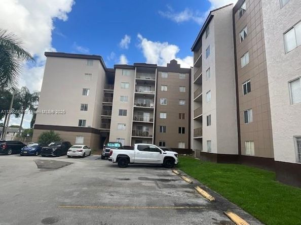 15221 SW 80th St 201, Miami FL 33193