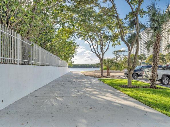 100 Bayview Dr 216, Sunny Isles Beach FL 33160