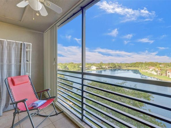 901 Colony Point Cir 511, Pembroke Pines FL 33026