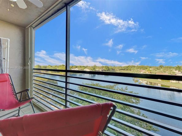 901 Colony Point Cir 511, Pembroke Pines FL 33026