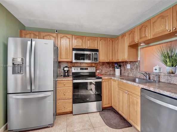 901 Colony Point Cir 511, Pembroke Pines FL 33026