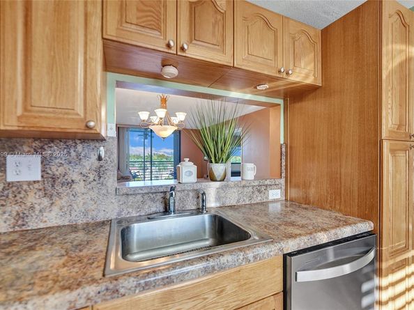 901 Colony Point Cir 511, Pembroke Pines FL 33026