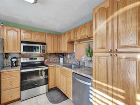 901 Colony Point Cir 511, Pembroke Pines FL 33026