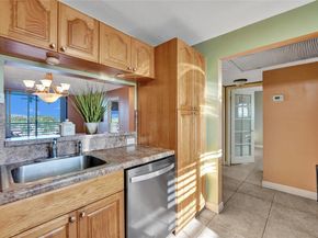 901 Colony Point Cir 511, Pembroke Pines FL 33026