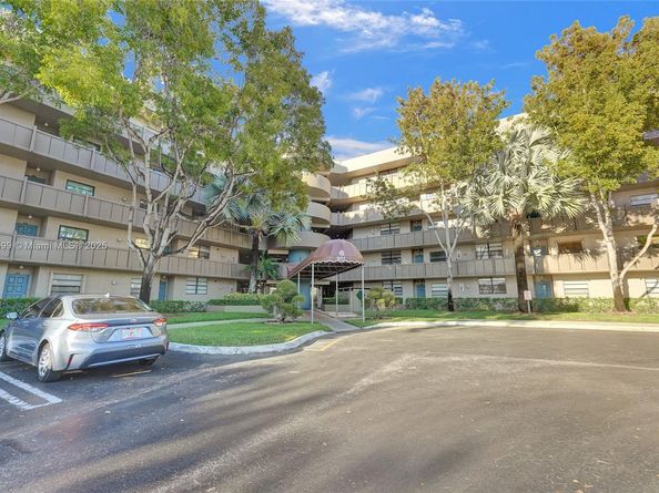 901 Colony Point Cir 511, Pembroke Pines FL 33026
