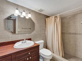 901 Colony Point Cir 511, Pembroke Pines FL 33026
