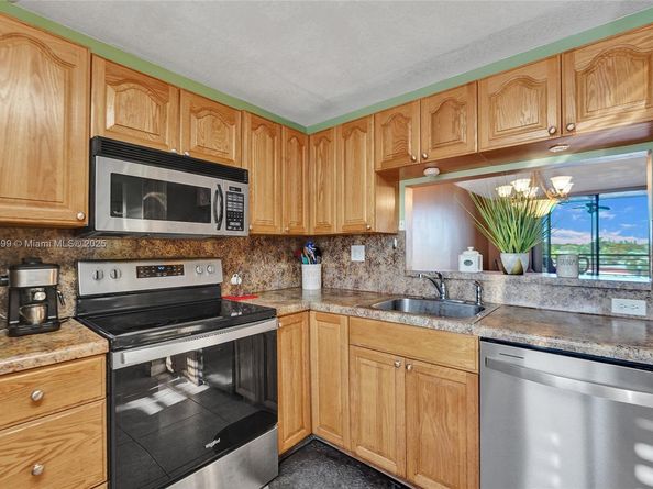 901 Colony Point Cir 511, Pembroke Pines FL 33026