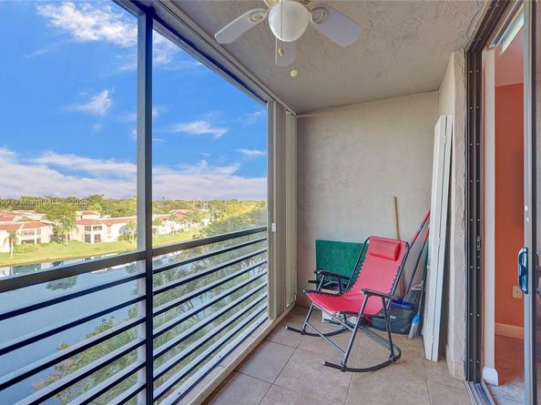 901 Colony Point Cir 511, Pembroke Pines FL 33026