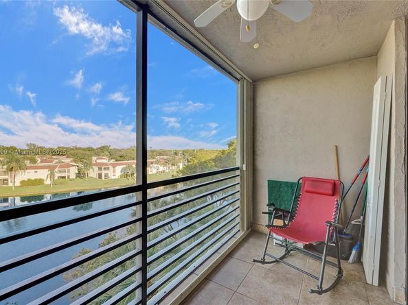 901 Colony Point Cir 511, Pembroke Pines FL 33026