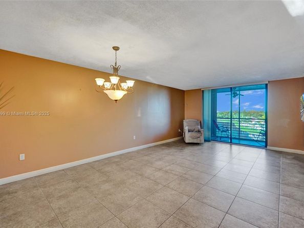 901 Colony Point Cir 511, Pembroke Pines FL 33026