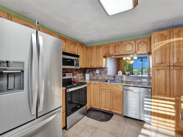901 Colony Point Cir 511, Pembroke Pines FL 33026