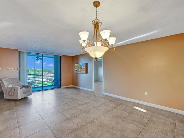 901 Colony Point Cir 511, Pembroke Pines FL 33026