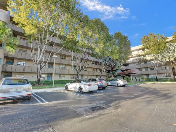 901 Colony Point Cir 511, Pembroke Pines FL 33026