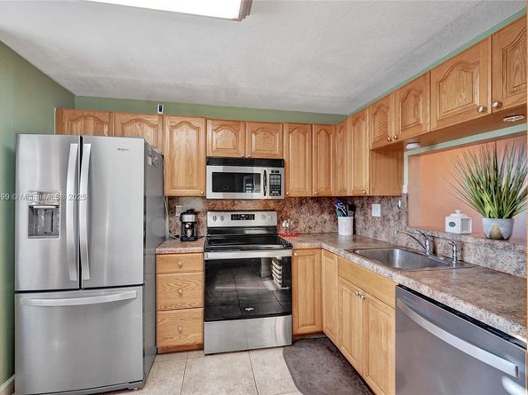 901 Colony Point Cir 511, Pembroke Pines FL 33026