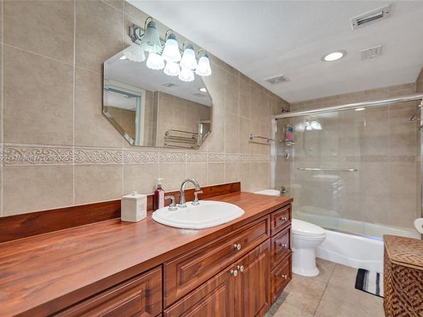901 Colony Point Cir 511, Pembroke Pines FL 33026