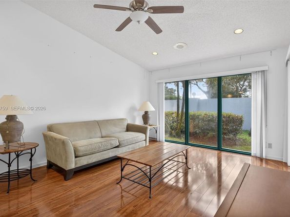 6708 N Pine Island Rd, Tamarac FL 33321