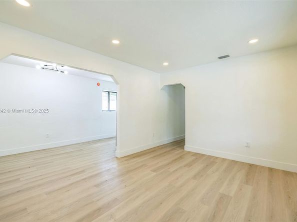 9055 NW 33rd Ave Rd, Miami FL 33147