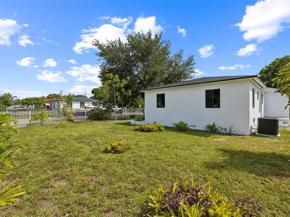 9055 NW 33rd Ave Rd, Miami FL 33147