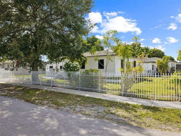 9055 NW 33rd Ave Rd, Miami FL 33147