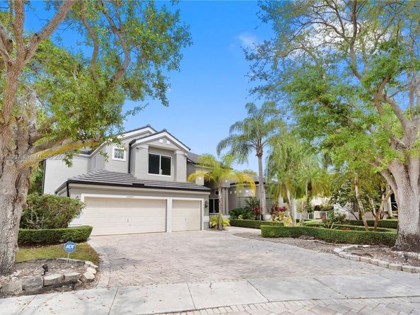 15601 SW 14th St, Pembroke Pines FL 33027