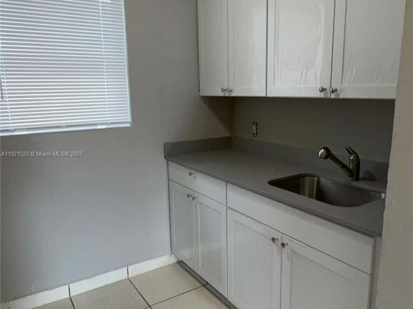 1286 NW 59th St, Miami FL 33142