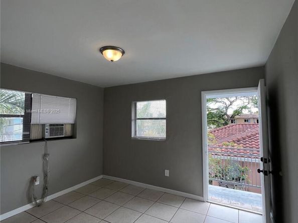 1286 NW 59th St, Miami FL 33142