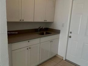 1286 NW 59th St, Miami FL 33142