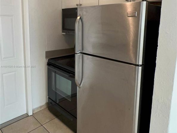 1286 NW 59th St, Miami FL 33142