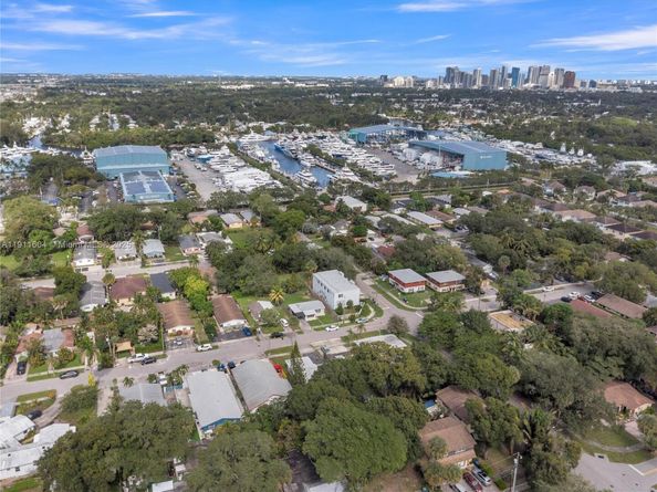 1806 SW 22nd St, Fort Lauderdale FL 33315