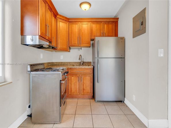 1806 SW 22nd St, Fort Lauderdale FL 33315