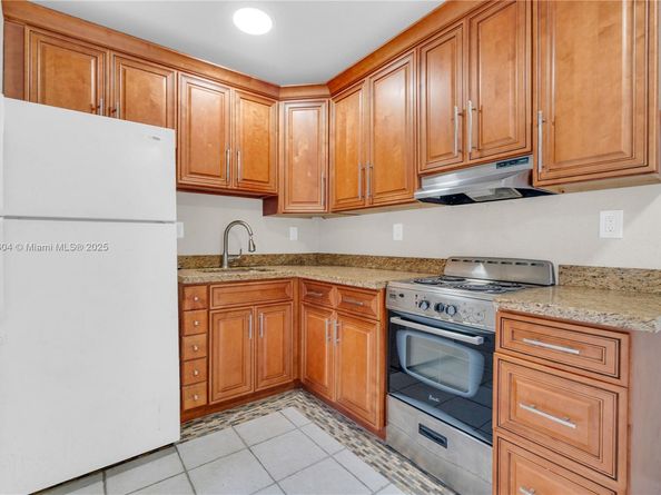 1806 SW 22nd St, Fort Lauderdale FL 33315