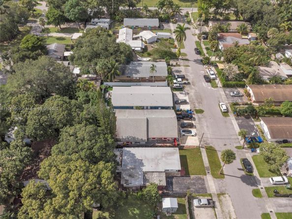 1806 SW 22nd St, Fort Lauderdale FL 33315