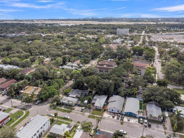 1806 SW 22nd St, Fort Lauderdale FL 33315