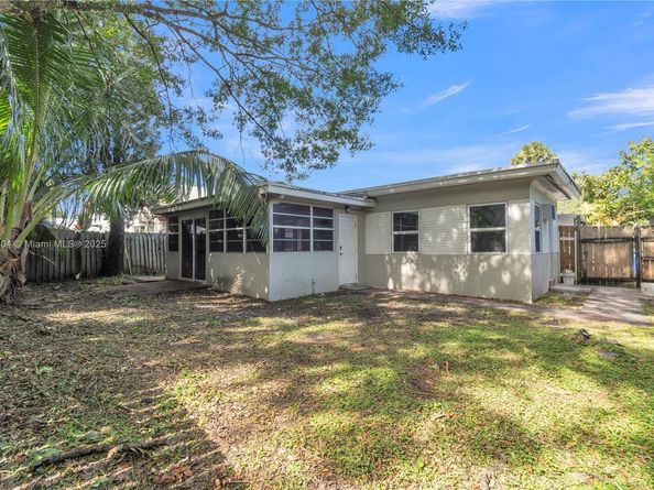 1806 SW 22nd St, Fort Lauderdale FL 33315