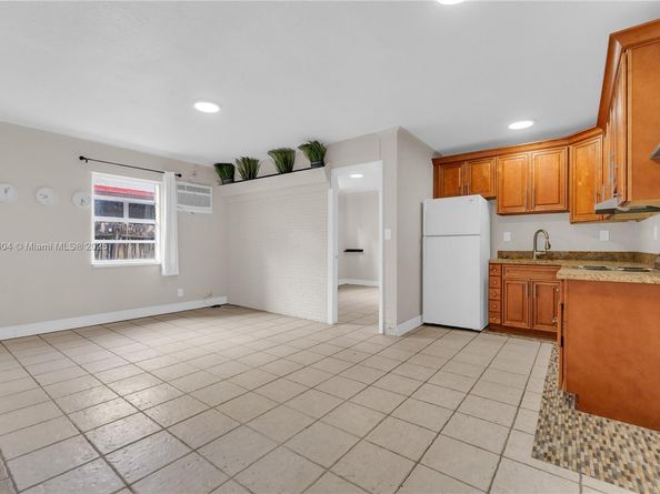 1806 SW 22nd St, Fort Lauderdale FL 33315