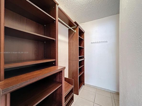 17600 NW 68th Ave B2004, Hialeah FL 33015