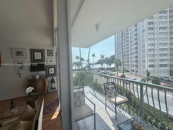 1408 Brickell Bay Dr 303, Miami FL 33131