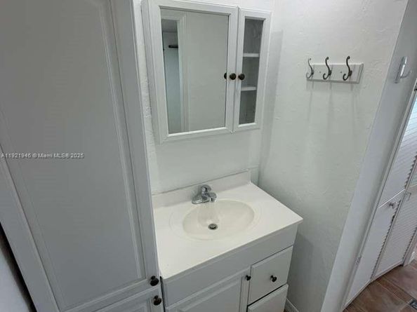 7850 Byron Ave 403, Miami Beach FL 33141