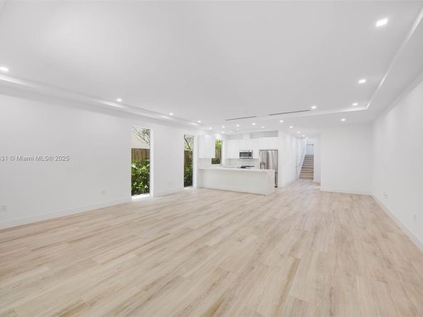 3162 Plaza St, Coconut Grove FL 33133