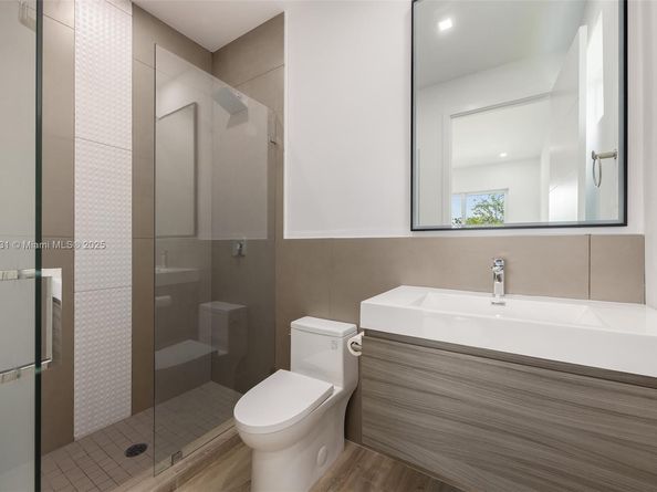 3162 Plaza St, Coconut Grove FL 33133
