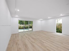 3162 Plaza St, Coconut Grove FL 33133