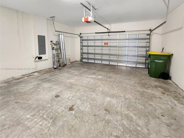 1401 SE 27th Ter, Homestead FL 33035