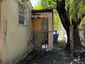 1239 NW 31st St, Miami FL 33142