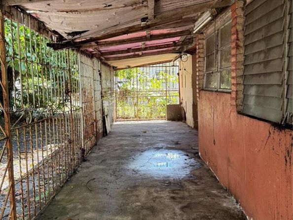 1239 NW 31st St, Miami FL 33142