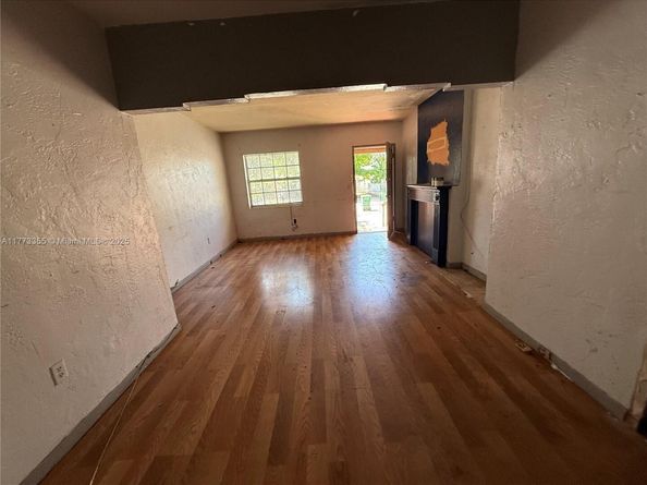 1239 NW 31st St, Miami FL 33142